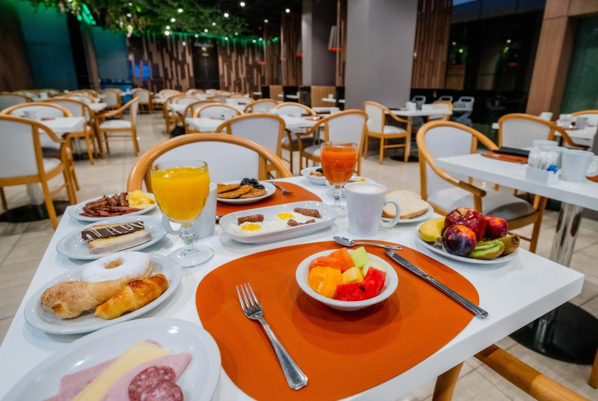 Holiday Inn Rosario By Ihg Eksteriør billede